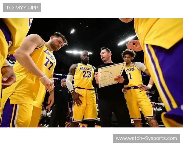 NBA最新动态：詹姆斯复出带领湖人强势反弹 勇士战绩起伏引发争议