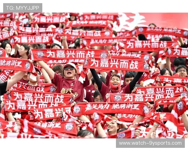 中国足球联赛新赛季开幕 引发球迷热议 期待各大球队激烈角逐